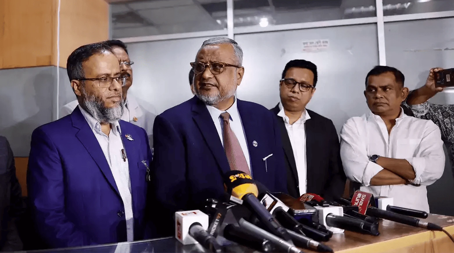 Independent probe committee recommends 'free and fair elections'